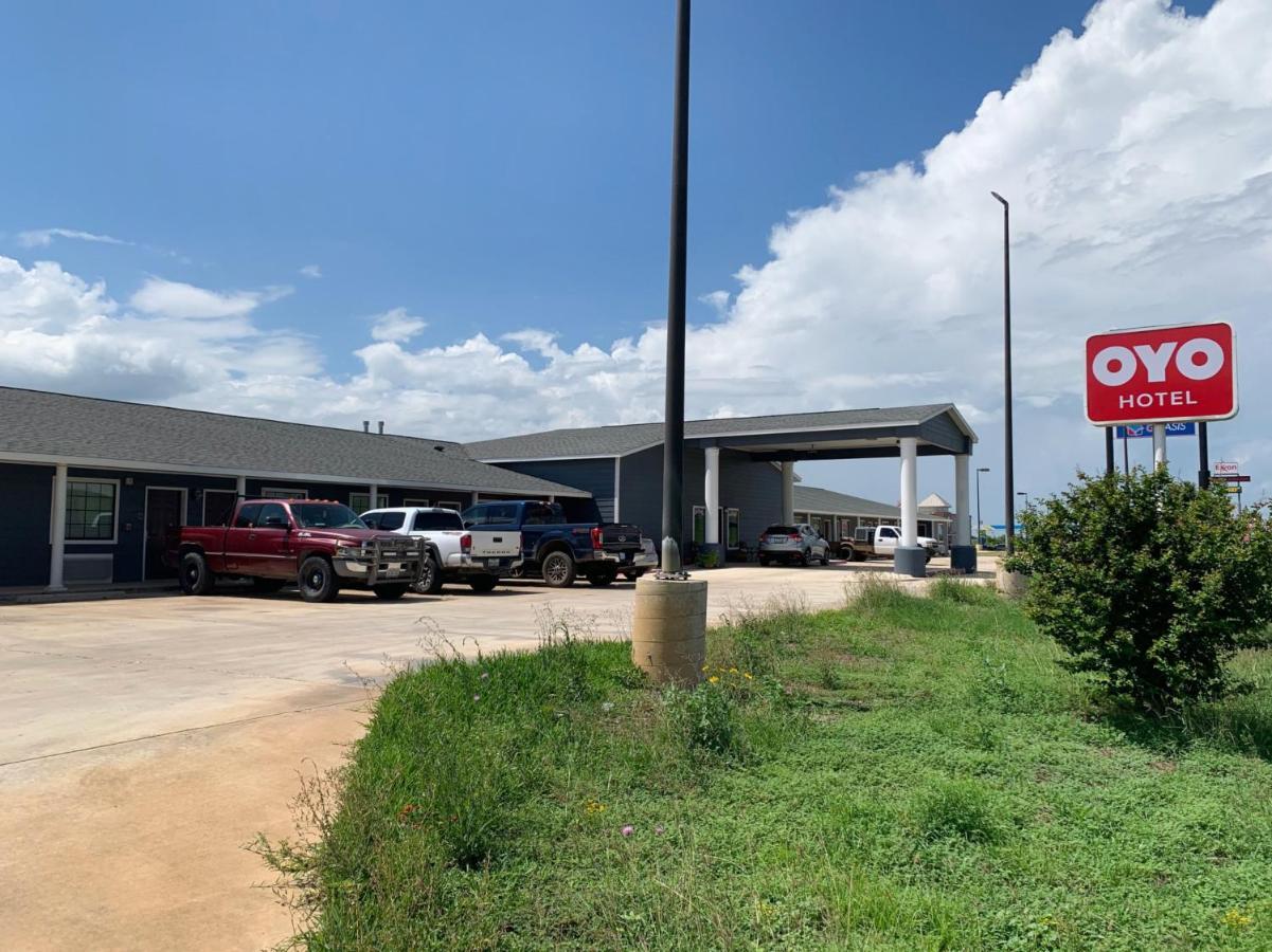 Oyo Hotel Pearsall I-35 West Dış mekan fotoğraf