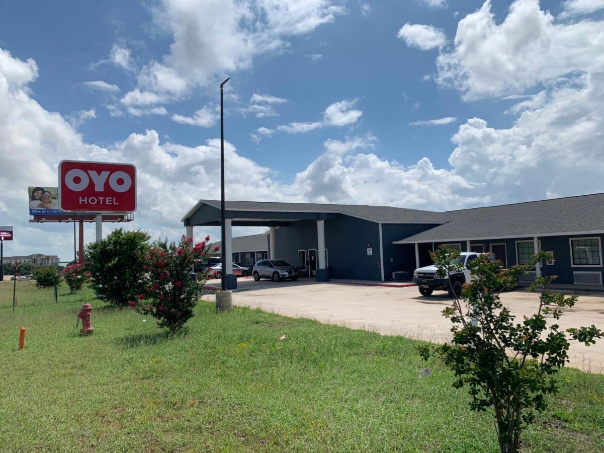 Oyo Hotel Pearsall I-35 West Dış mekan fotoğraf
