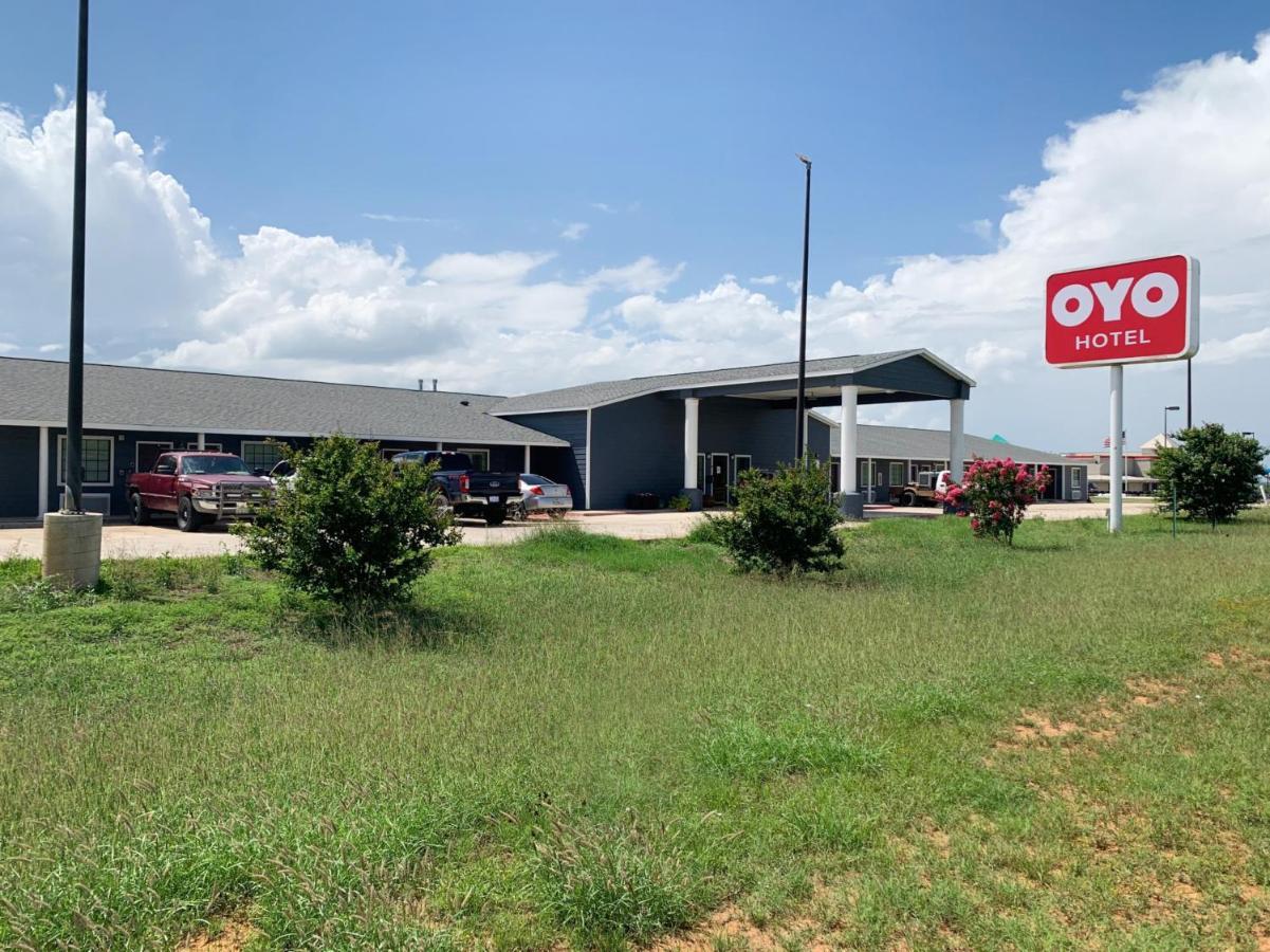 Oyo Hotel Pearsall I-35 West Dış mekan fotoğraf
