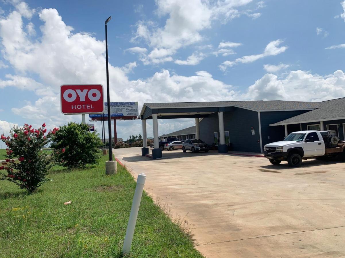 Oyo Hotel Pearsall I-35 West Dış mekan fotoğraf