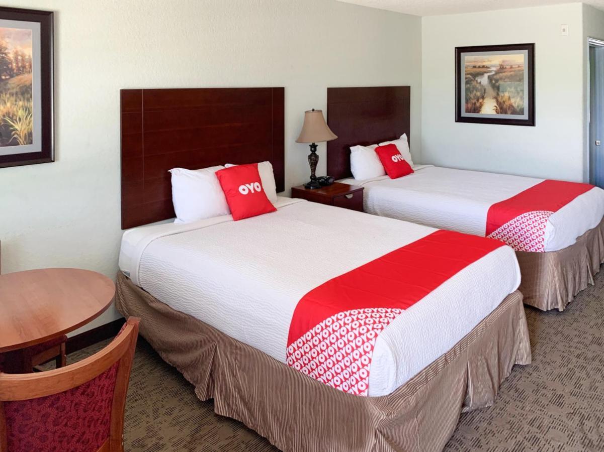 Oyo Hotel Pearsall I-35 West Dış mekan fotoğraf