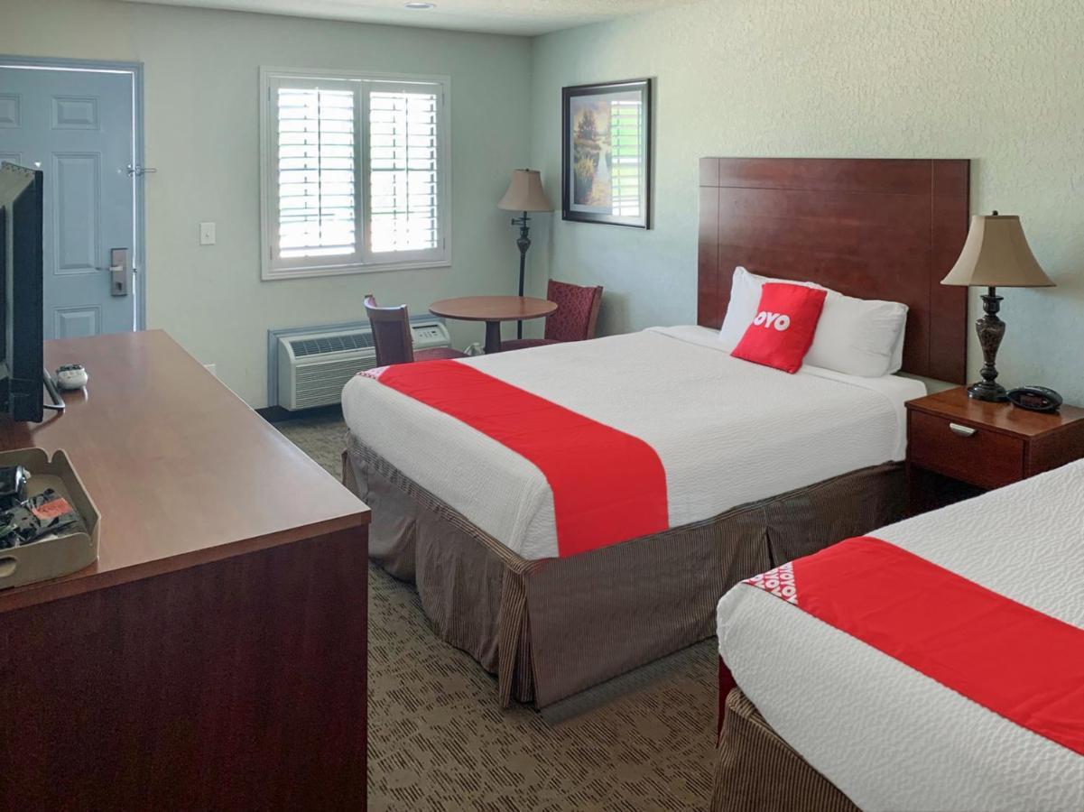 Oyo Hotel Pearsall I-35 West Dış mekan fotoğraf