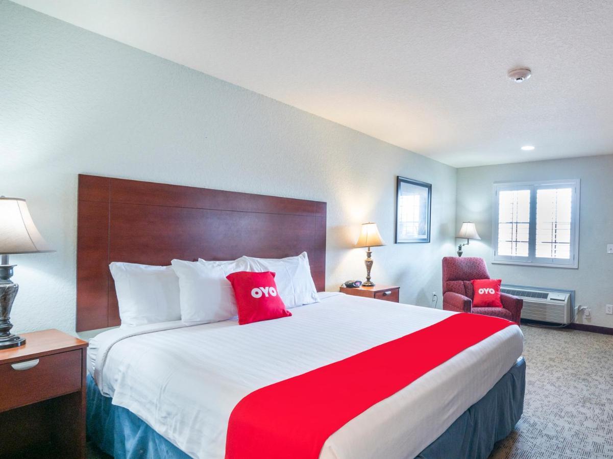 Oyo Hotel Pearsall I-35 West Dış mekan fotoğraf