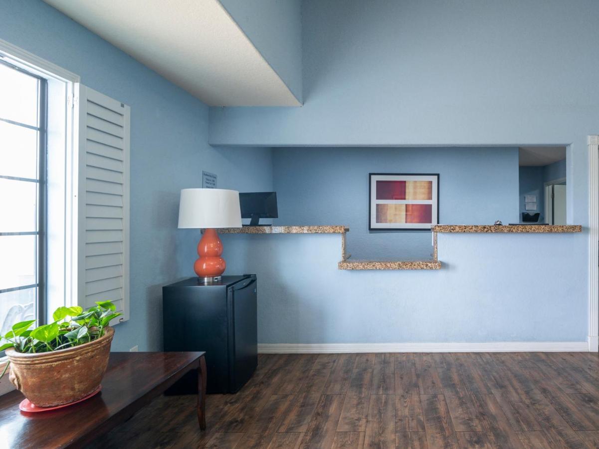 Oyo Hotel Pearsall I-35 West Dış mekan fotoğraf