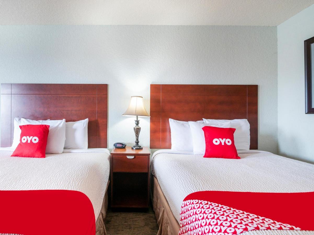 Oyo Hotel Pearsall I-35 West Dış mekan fotoğraf