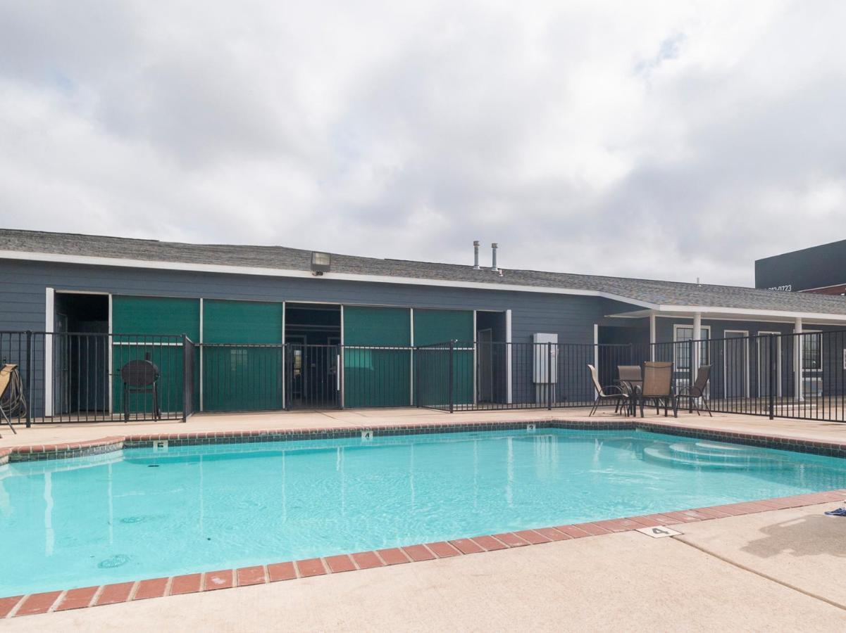 Oyo Hotel Pearsall I-35 West Dış mekan fotoğraf