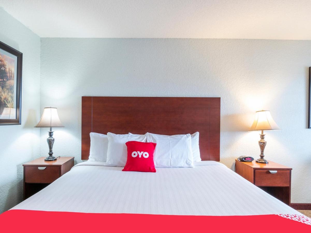 Oyo Hotel Pearsall I-35 West Dış mekan fotoğraf