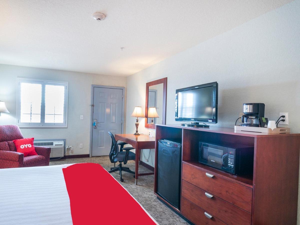 Oyo Hotel Pearsall I-35 West Dış mekan fotoğraf