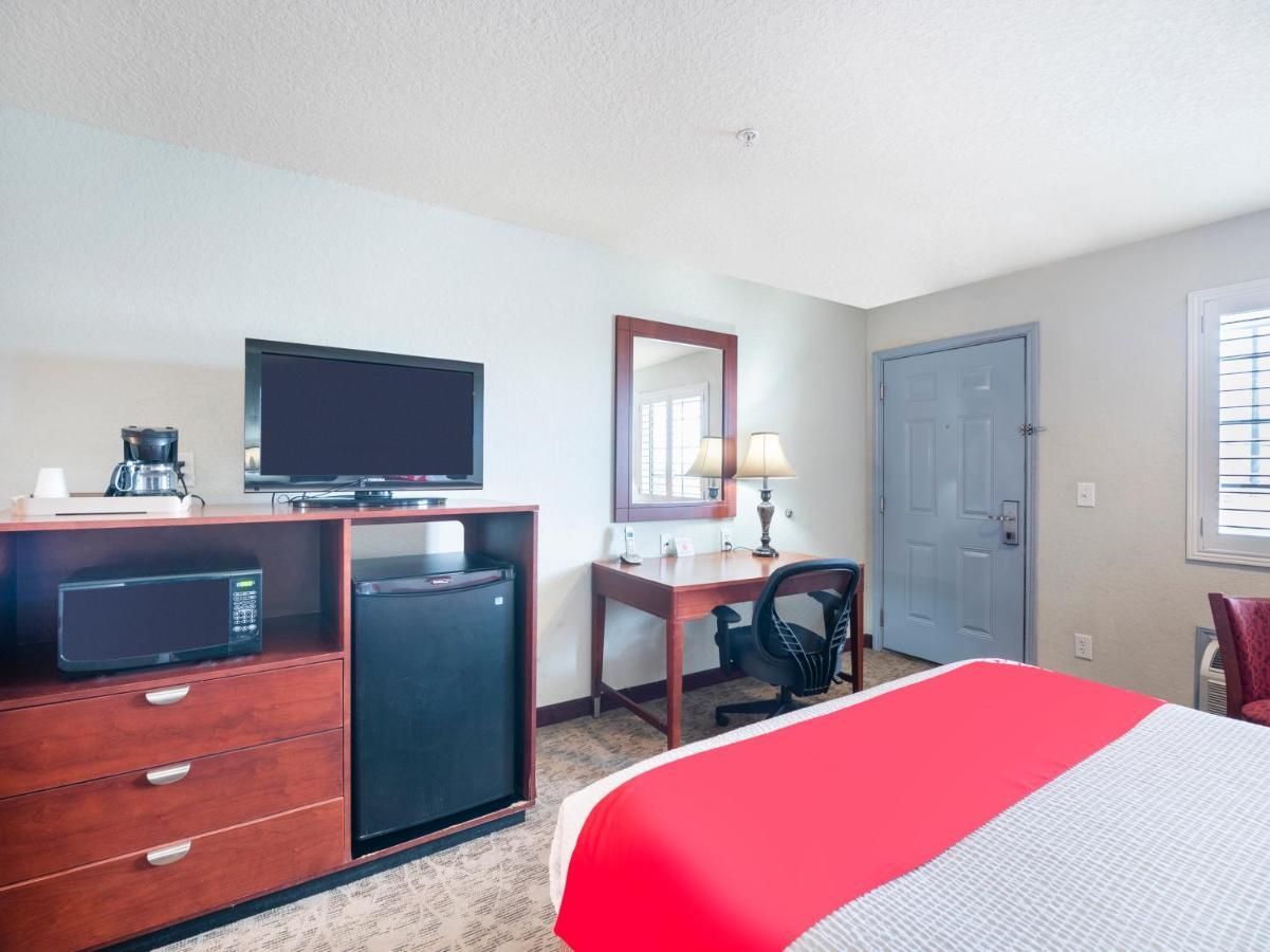 Oyo Hotel Pearsall I-35 West Dış mekan fotoğraf