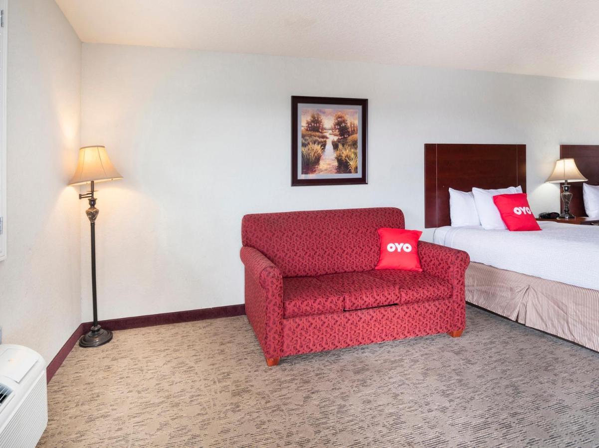 Oyo Hotel Pearsall I-35 West Dış mekan fotoğraf