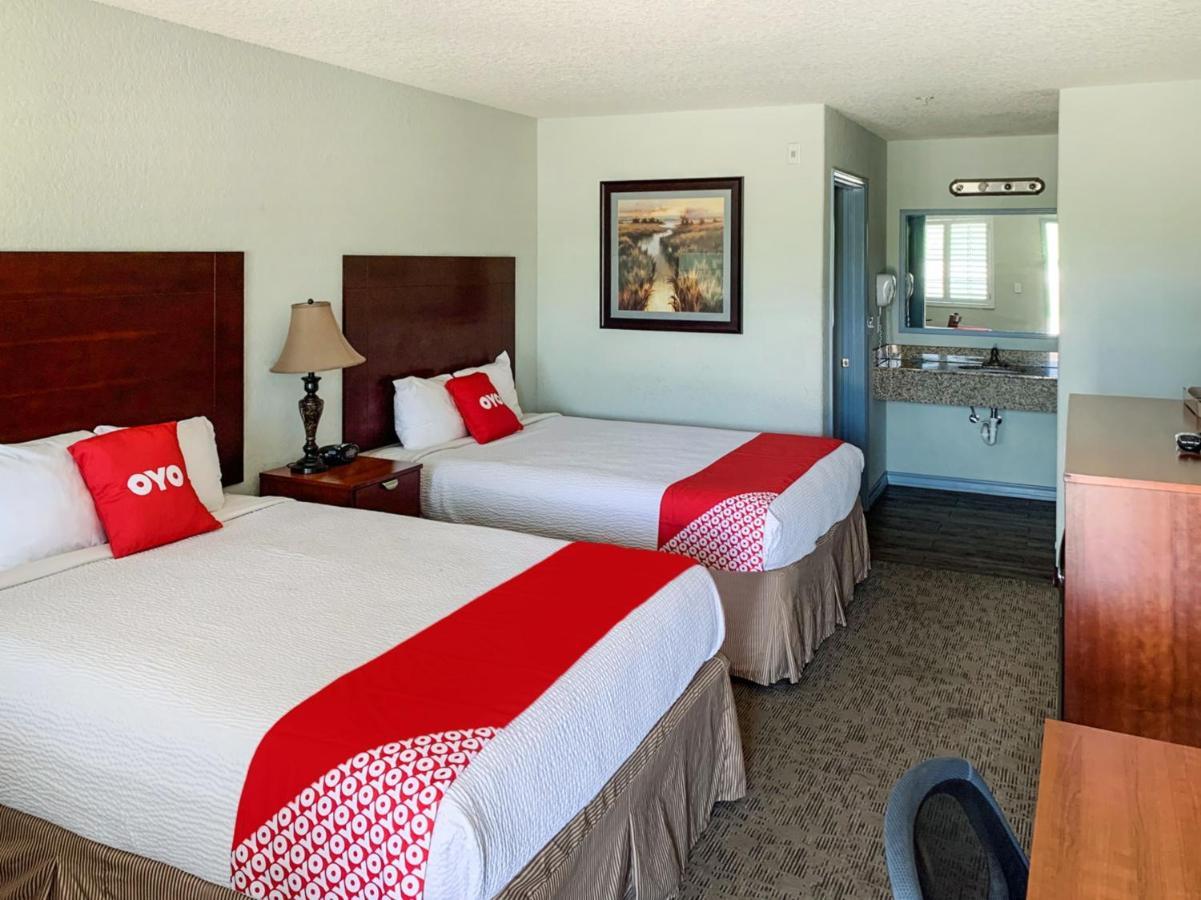 Oyo Hotel Pearsall I-35 West Dış mekan fotoğraf
