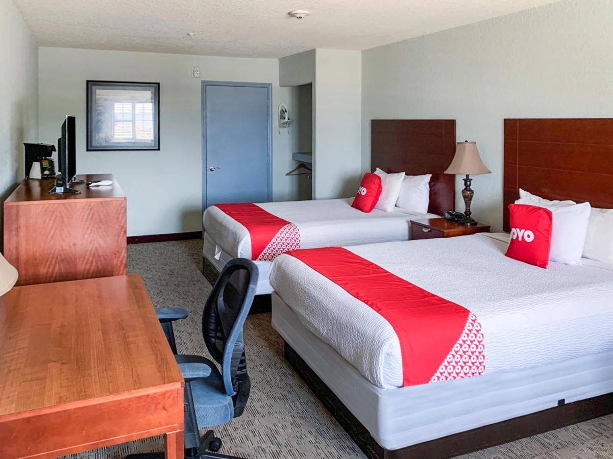 Oyo Hotel Pearsall I-35 West Dış mekan fotoğraf
